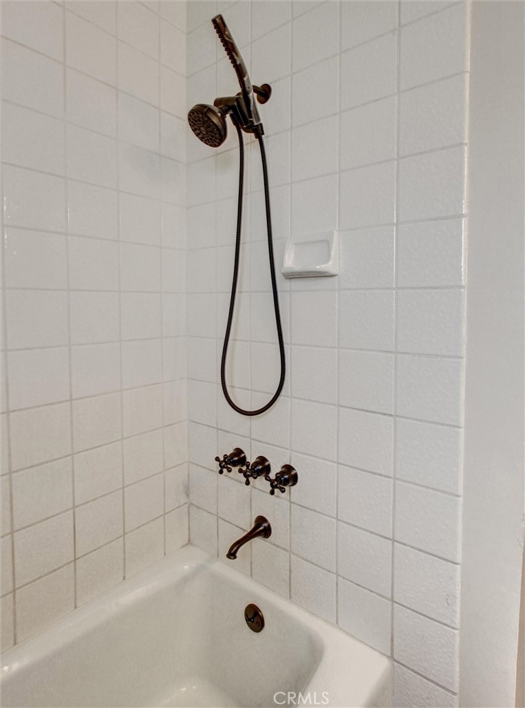 https://media.crmls.org/medias/e5bafc3d-db34-43fe-9b5a-c1caf0c6e75c.jpg?preset=X-Large