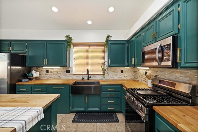 Detail Gallery Image 11 of 36 For 22686 Hannah Ct, Corona,  CA 92883 - 3 Beds | 2 Baths