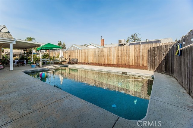 2468 Laverne, Clovis CA: https://media.crmls.org/medias/e5bc3ee6-b77e-417b-a257-ed6b098068e0.jpg