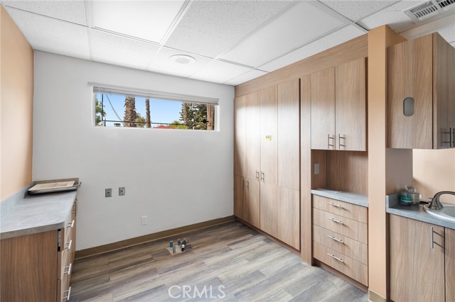 8719 Woodley Avenue, North Hills (los Angeles), California 91343, ,Commercial Lease,For Rent,8719 Woodley Avenue,CRSR25023132