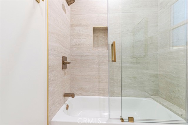 Detail Gallery Image 8 of 23 For 914 a Geneva, Glendale,  CA 91207 - 2 Beds | 2 Baths