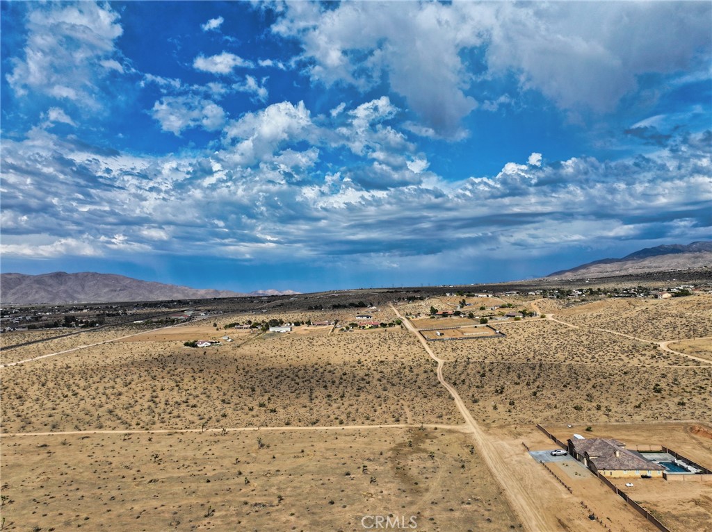 https://media.crmls.org/medias/e5bdc5cd-5e7c-43ce-92a8-b5ced8b844cf.jpg?preset=X-Large