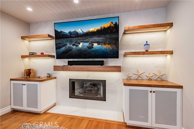 6561 Horseshoe Lane, Huntington Beach CA: https://media.crmls.org/medias/e5bde84f-c3f7-42b8-9309-ddd03d52a046.jpg
