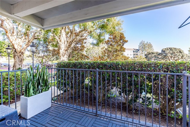 Detail Gallery Image 22 of 52 For 500 Cagney Ln #106,  Newport Beach,  CA 92663 - 1 Beds | 1 Baths