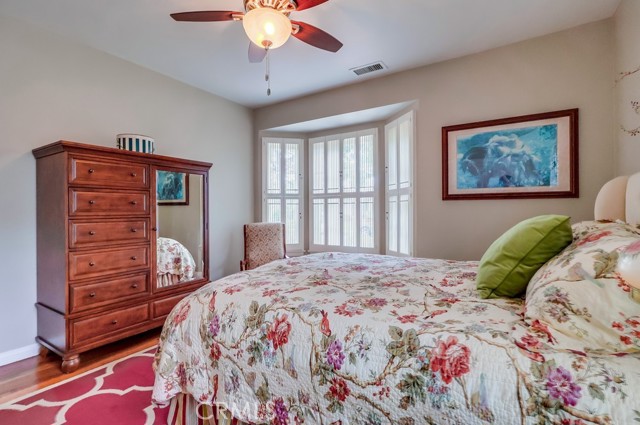 3952 Gaviota Avenue, Long Beach CA: https://media.crmls.org/medias/e5be2935-dde0-4ec5-95d6-fe1971593f09.jpg