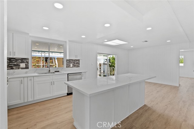 10200 Bolsa Ave, Westminster CA: https://media.crmls.org/medias/e5bf4b57-8fbc-4e56-8dbb-1c51904acf6c.jpg