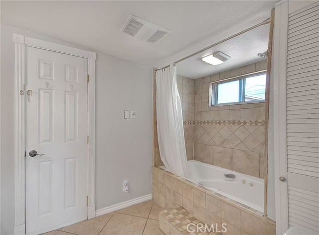 6442 Raymond Avenue, Long Beach CA: https://media.crmls.org/medias/e5bfbd09-f163-450e-9315-6f860e31161f.jpg