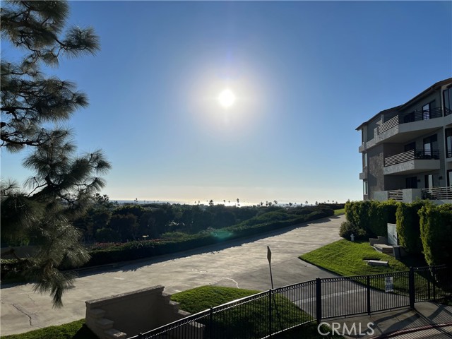 Detail Gallery Image 2 of 42 For 280 Cagney Lane 115, Newport Beach,  CA 92663 - 1 Beds | 1 Baths