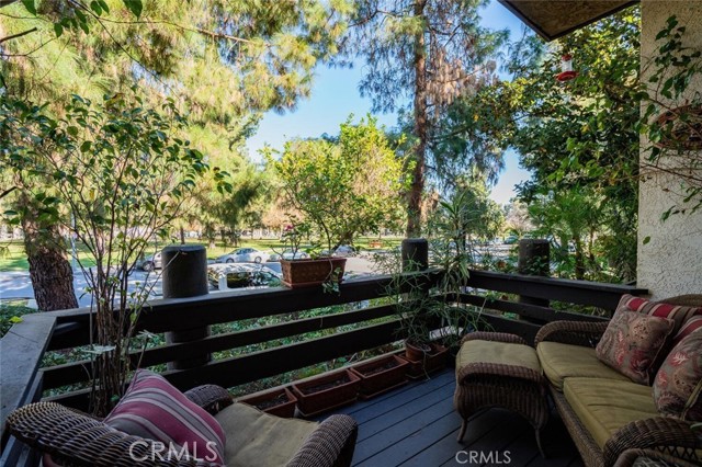 Detail Gallery Image 8 of 27 For 21820 Marylee St #222,  Woodland Hills,  CA 91367 - 3 Beds | 2/1 Baths