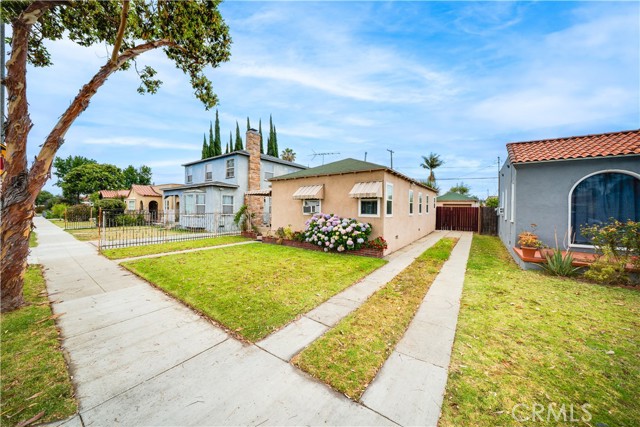5870 Lemon Avenue, Long Beach CA: https://media.crmls.org/medias/e5c219b0-d4e3-404a-93eb-7c77e83cc938.jpg