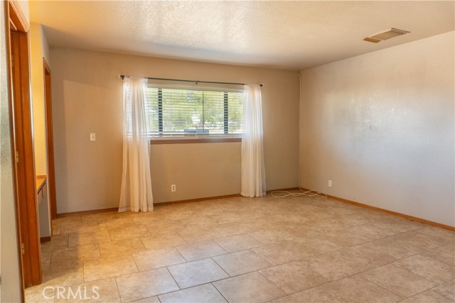 12580 Indian River Drive, Apple Valley CA: https://media.crmls.org/medias/e5c23357-fe41-4e17-8641-2641ef76242e.jpg