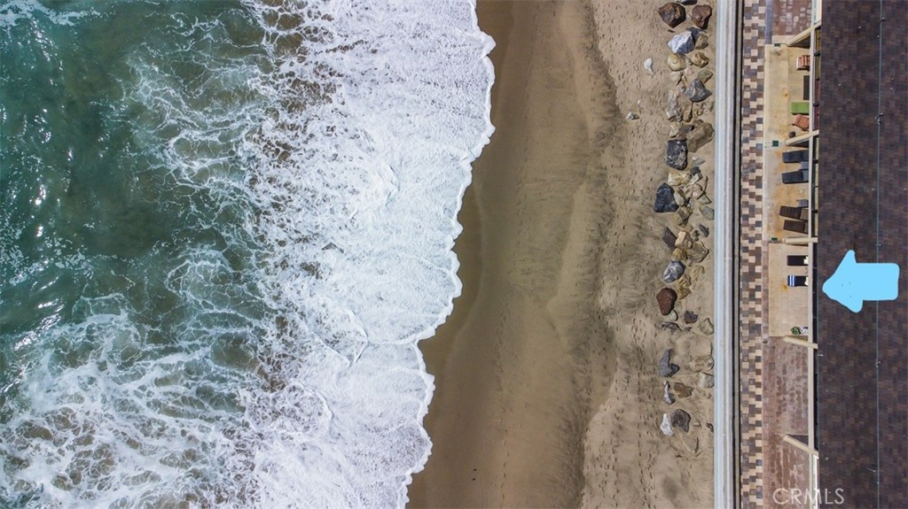 https://media.crmls.org/medias/e5c248ff-89a3-4465-959c-2ccc54d3aa5e.jpg?preset=X-Large