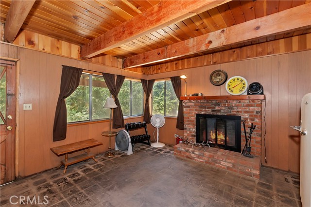 812 Arosa Drive, Crestline CA: https://media.crmls.org/medias/e5c34f62-de85-45f4-809a-b7a598bcb5e4.jpg