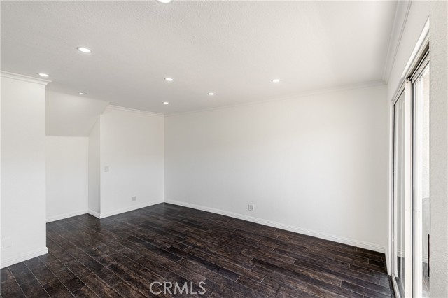 Detail Gallery Image 5 of 24 For 2310 N Fairview St #208,  Burbank,  CA 91504 - 2 Beds | 3 Baths