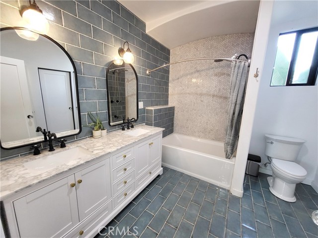 Detail Gallery Image 9 of 47 For 441 E 17th St, Long Beach,  CA 90813 - – Beds | – Baths