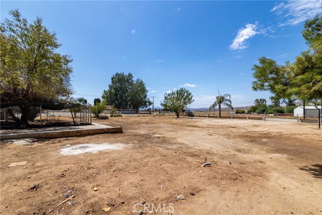28029 Reservoir Avenue, Nuevo CA: https://media.crmls.org/medias/e5c40f22-37aa-4d4a-aefa-f80b5fbad8e2.jpg