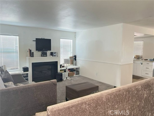 Detail Gallery Image 4 of 10 For 6848 Holbrook Way, Riverside,  CA 92504 - 4 Beds | 2 Baths