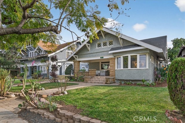 Detail Gallery Image 3 of 39 For 2274 W 21st St, Los Angeles,  CA 90018 - 4 Beds | 3 Baths