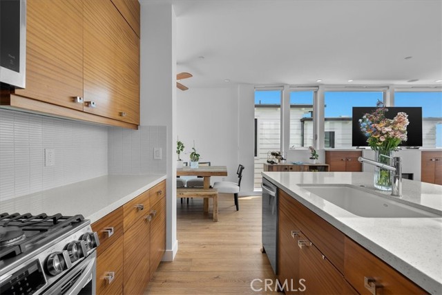 Detail Gallery Image 16 of 50 For 1501 Monterey Bld, Hermosa Beach,  CA 90254 - 4 Beds | 3/1 Baths