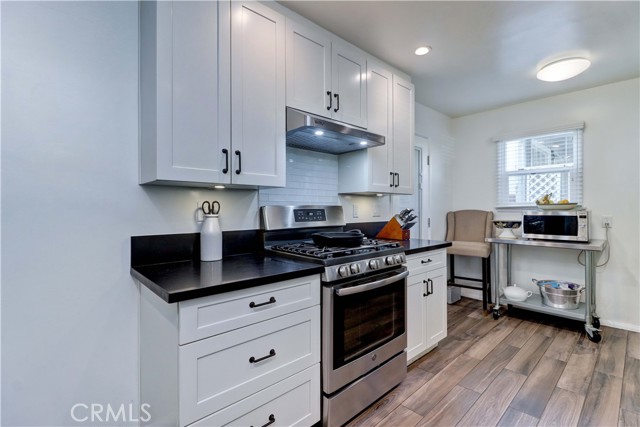 1403 Cuernavaca Place, Claremont CA: https://media.crmls.org/medias/e5c5b63e-bc36-4c56-9a92-9e2dfdfba7cf.jpg