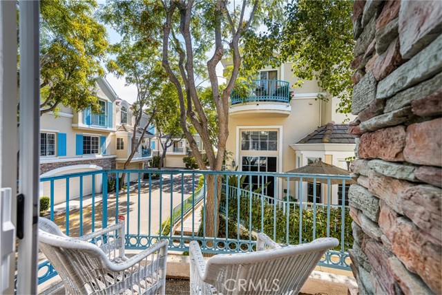 81 Chandon, Newport Coast CA: https://media.crmls.org/medias/e5c5fff4-2caf-45b0-849f-4845716783bc.jpg