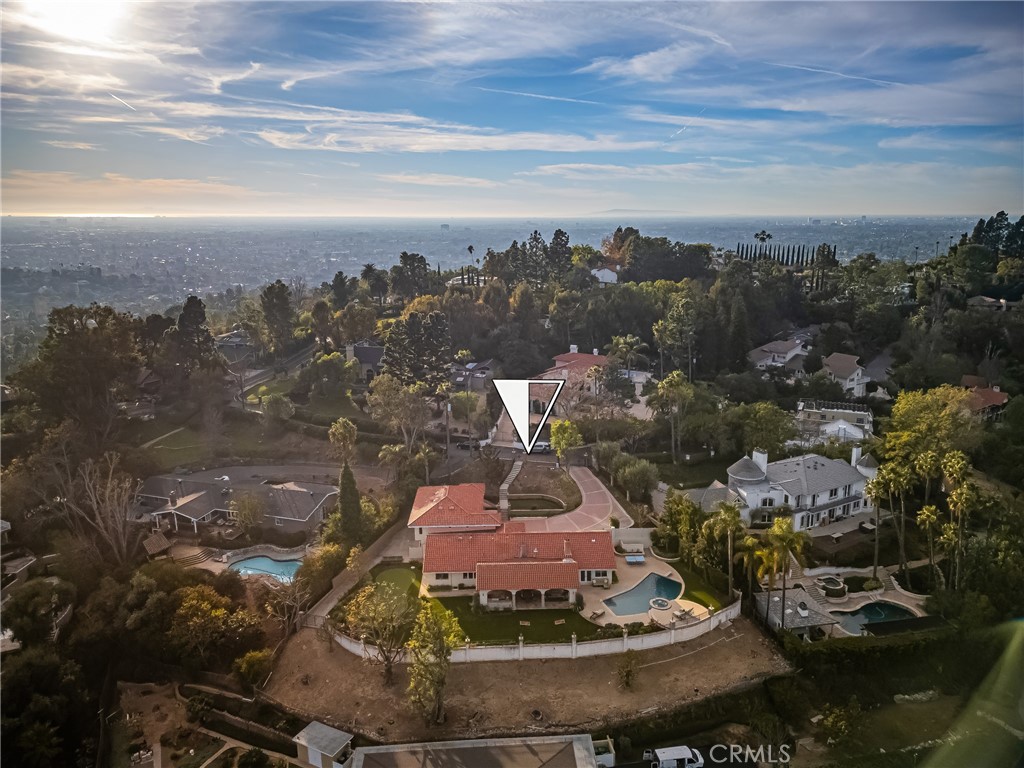 https://media.crmls.org/medias/e5c62f92-bb4b-402c-aa20-c52fedf92461.jpg?preset=X-Large