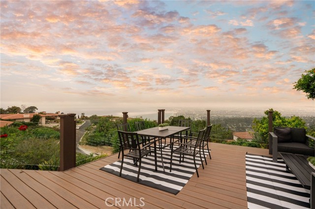 952 Via Del Monte, Palos Verdes Estates CA: https://media.crmls.org/medias/e5c631f0-18f0-42ee-8e25-0bc5ce8ce609.jpg