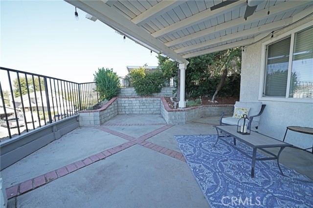 28321 Evergreen Lane, Saugus CA: https://media.crmls.org/medias/e5c68322-8725-4be5-a5e8-7ef9845edc42.jpg