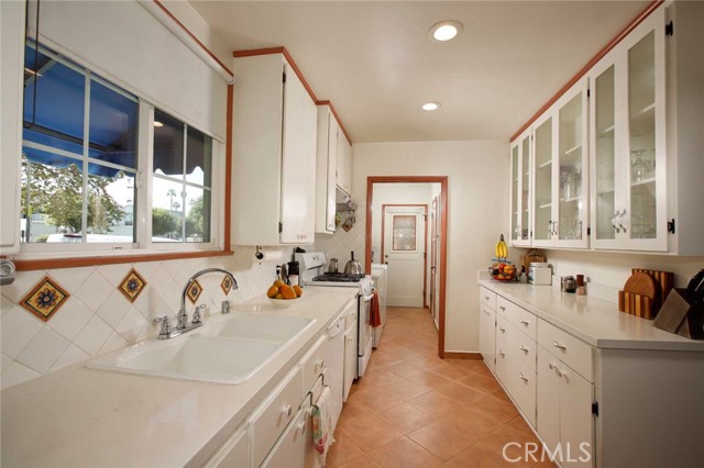 Image 3 of 8 For 6903 Halbrent Avenue