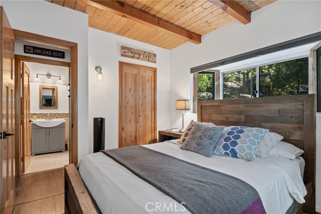 33003 Juniper Lane, Green Valley Lake CA: https://media.crmls.org/medias/e5c8e298-8178-484f-a891-0596f51acff5.jpg