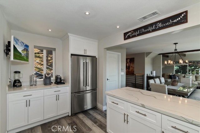 Detail Gallery Image 17 of 58 For 27565 North Bay Rd, Lake Arrowhead,  CA 92352 - 4 Beds | 4 Baths