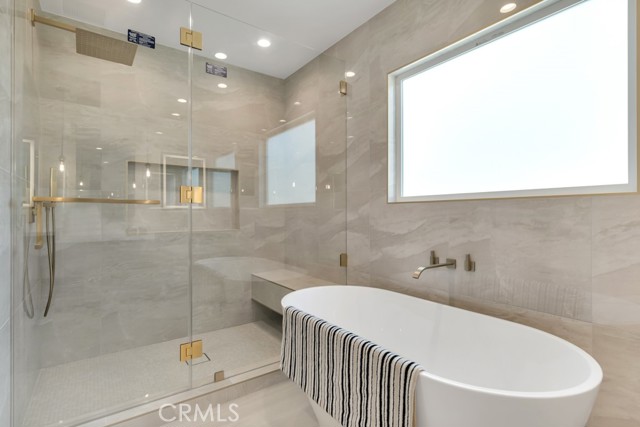 Detail Gallery Image 26 of 46 For 4801 Abbeyville Ave, Woodland Hills,  CA 91364 - 5 Beds | 5/2 Baths