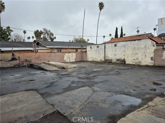 Shared Parking with 6084 Hoover