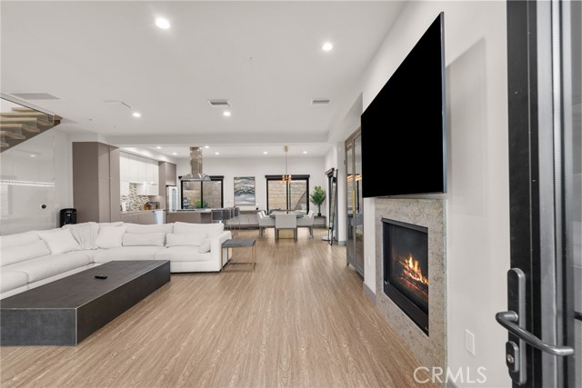 Detail Gallery Image 3 of 37 For 18703 Redwing St, Tarzana,  CA 91356 - 3 Beds | 2/1 Baths