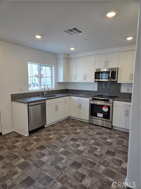 Detail Gallery Image 6 of 27 For 7281 Olive Grove, Riverside,  CA 92507 - 3 Beds | 2/1 Baths