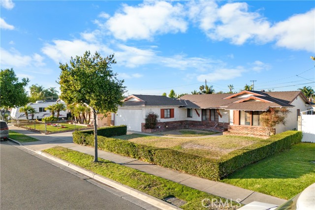 Detail Gallery Image 2 of 7 For 5821 Abraham Ave, Westminster,  CA 92683 - 3 Beds | 1/1 Baths