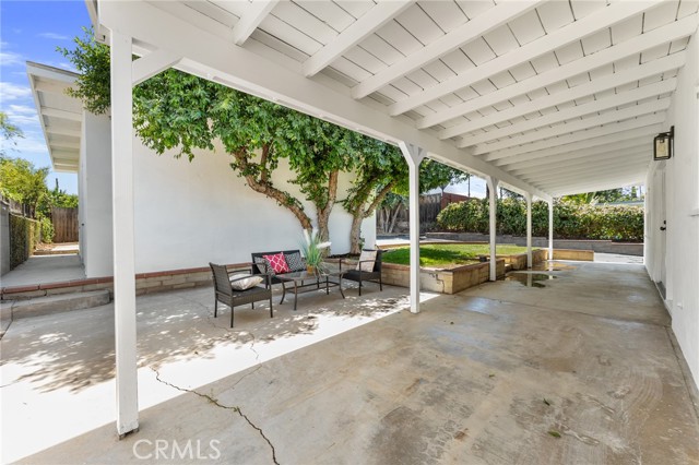 670 E Palm Avenue, Redlands CA: https://media.crmls.org/medias/e5cbd916-e31b-4c23-b6bc-25783f363a3d.jpg