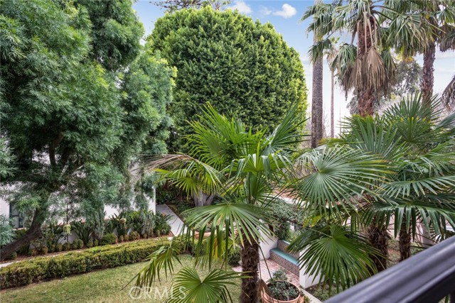 200 S Orange Grove Boulevard, Pasadena CA: https://media.crmls.org/medias/e5cc36cf-553f-424a-9c21-825c7b70cf26.jpg