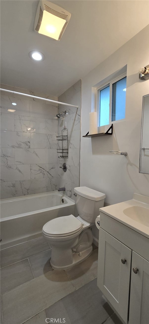 7728 Chimineas Avenue, Reseda CA: https://media.crmls.org/medias/e5cc55fc-5914-43af-acd5-04de61a5edb4.jpg