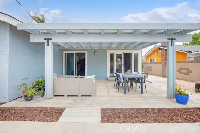 8381 E Hendrie Street, Long Beach CA: https://media.crmls.org/medias/e5cc6564-6d43-461f-b011-dad850155e3c.jpg