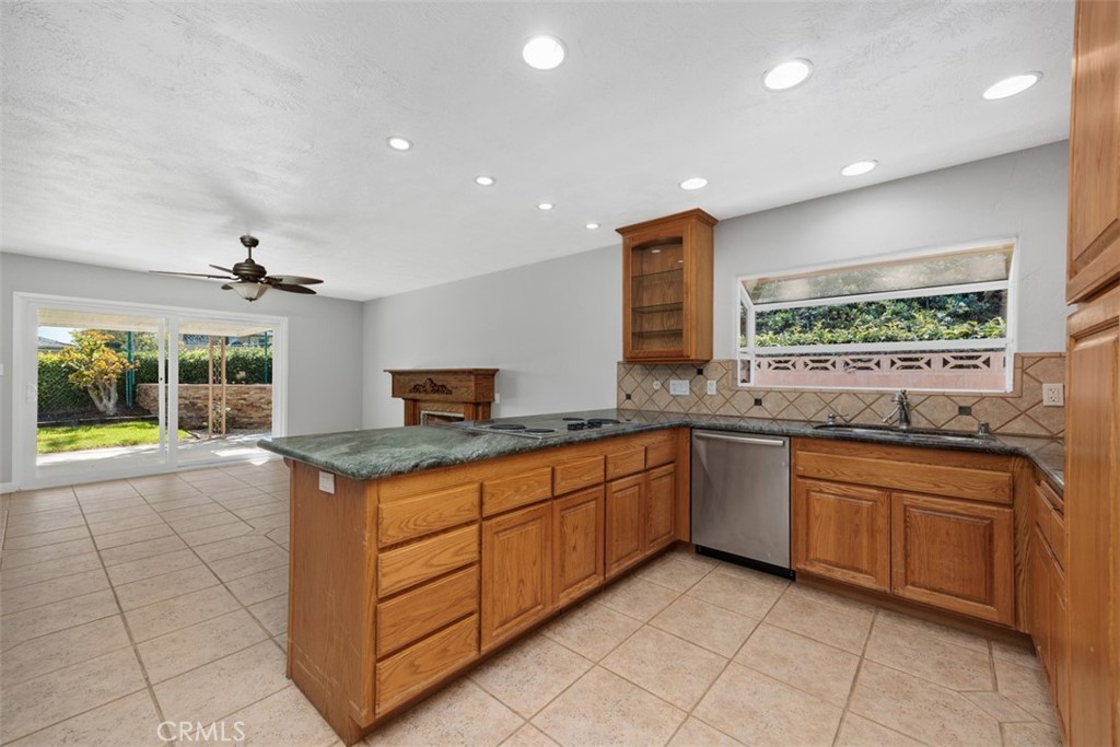 1075 La Reina - photo 8