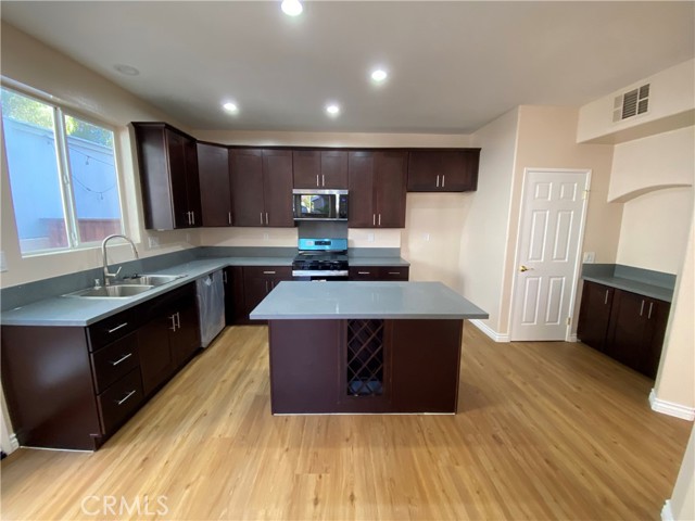 Detail Gallery Image 2 of 16 For 1724 Freeport Ter, San Pedro,  CA 90732 - 3 Beds | 2/1 Baths