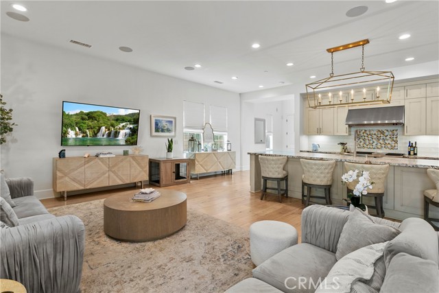 Detail Gallery Image 5 of 52 For 17352 Eucalyptus Ln, Huntington Beach,  CA 92649 - 5 Beds | 5/1 Baths