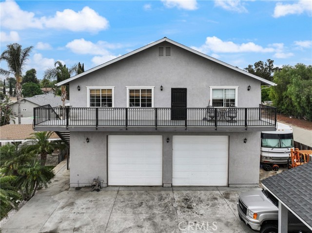 8963 Bold Ruler Lane, Jurupa Valley CA: https://media.crmls.org/medias/e5cd9ae9-3a75-49e9-97c8-98093a04f9d1.jpg