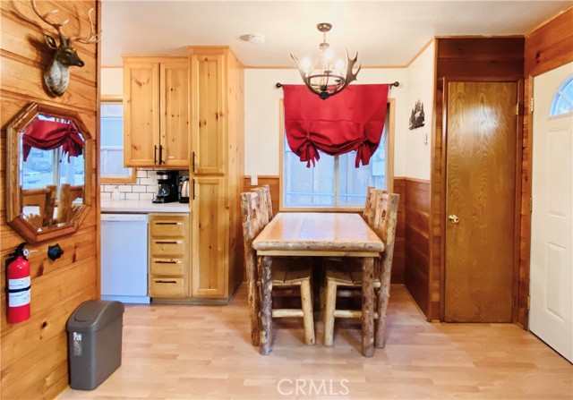 Detail Gallery Image 11 of 22 For 1008 E Country Club Bld, Big Bear City,  CA 92314 - 2 Beds | 2 Baths