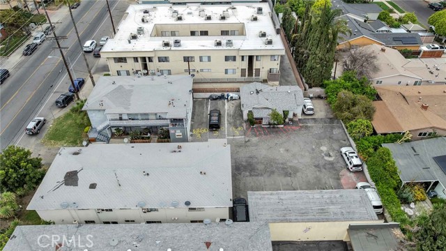 6862 Hazeltine Avenue, Van Nuys CA: https://media.crmls.org/medias/e5cdc187-27b1-4f62-b21a-27744ca0c18e.jpg