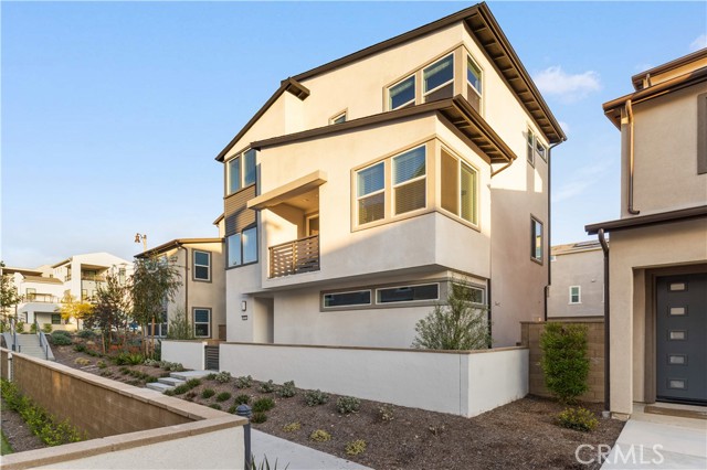 470 Lobata, Irvine CA: https://media.crmls.org/medias/e5cdea44-037a-4f5c-bc0d-82c69c850348.jpg