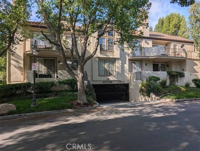 24153 Del Monte Drive, Valencia CA: https://media.crmls.org/medias/e5cdfe16-ed01-41e7-904c-307221b96a1d.jpg