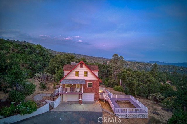 59278 Road 601, Ahwahnee CA: https://media.crmls.org/medias/e5ce39b3-a52b-40cc-bb39-ea6f918ec680.jpg