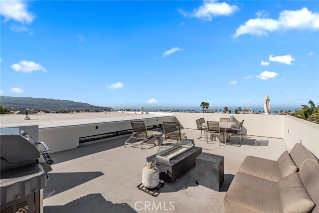 928 Juanita Avenue, Redondo Beach, California 90277, 4 Bedrooms Bedrooms, ,1 BathroomBathrooms,Residential,Sold,Juanita,SB21120693